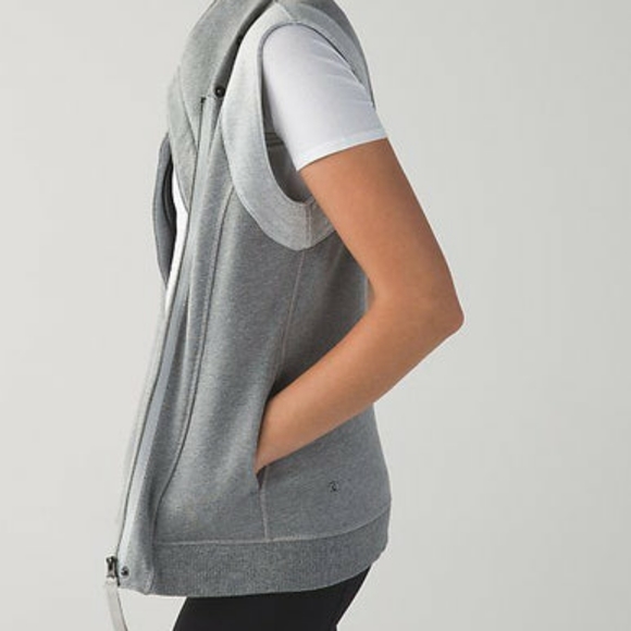 RARE lululemon versa vest SZ 6 Grey ZipUp Moto Style Sweater Vest Activewear - Picture 2 of 11